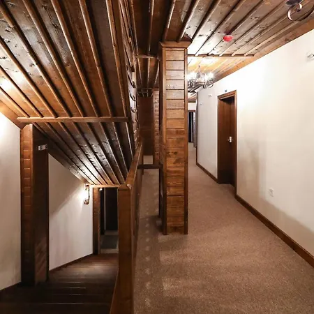 Hotel Leshten *