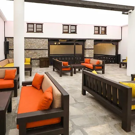 Hotel Leshten *