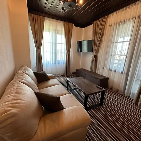 Hotel Leshten *