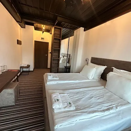 Hotel Leshten Leshten