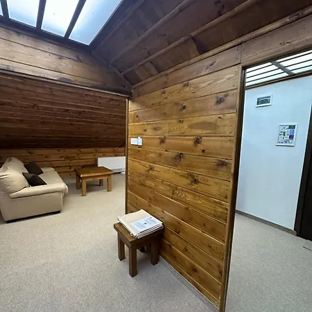 Hotel Leshten *